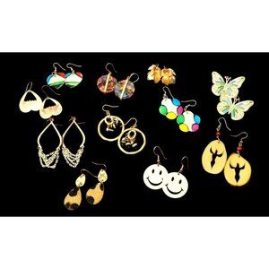 Lot of 11 Pair of VTG Estate Find Earrings Costume Jewelry Multi Color & Styles
